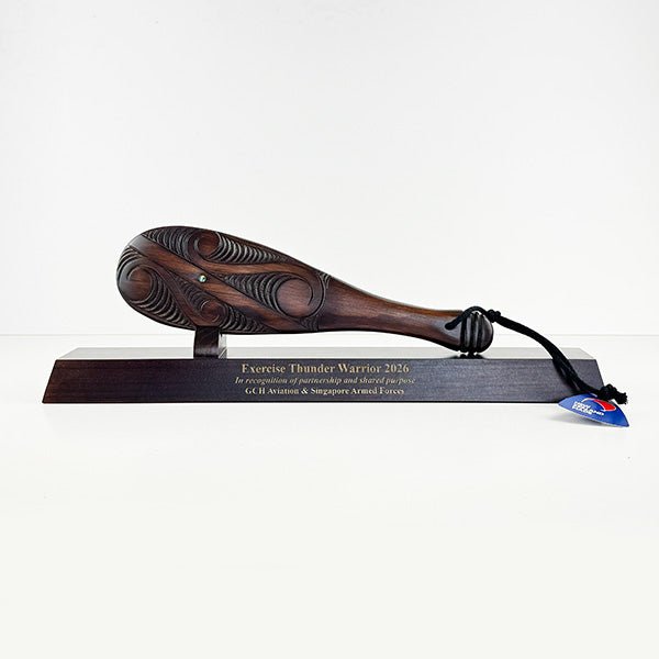 Patu on Large Stand + Laser Engraving / No Gift Box